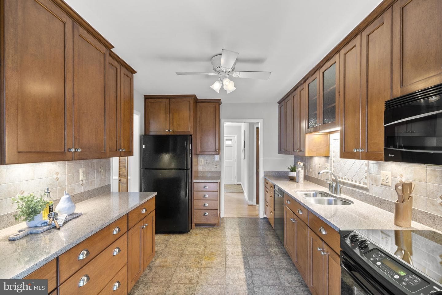 7515 Fairwood Lane photo 13