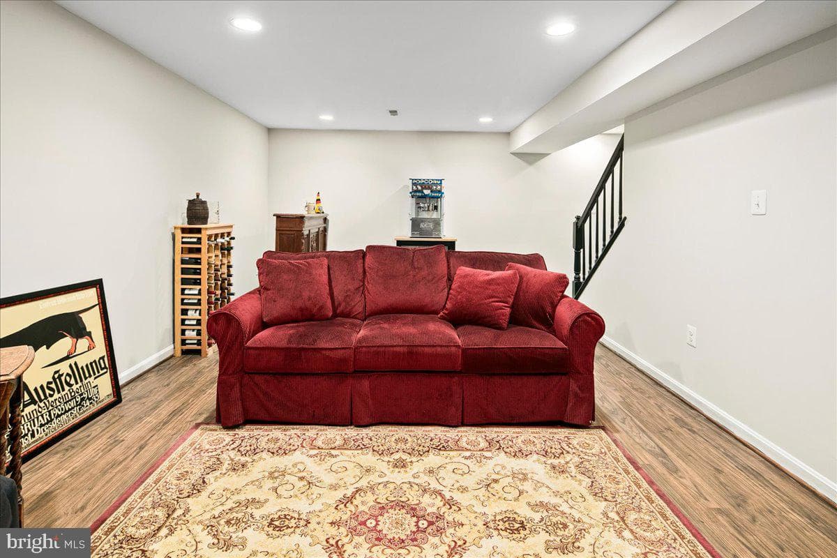 6582 Forsythia Street photo 34
