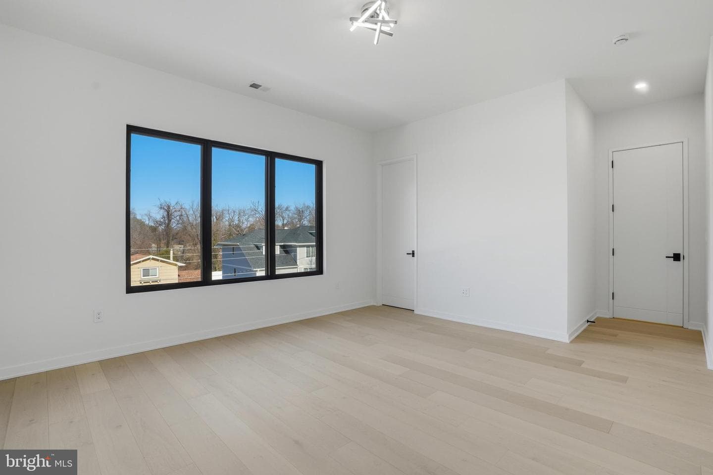 7103 Westbury Road photo 60