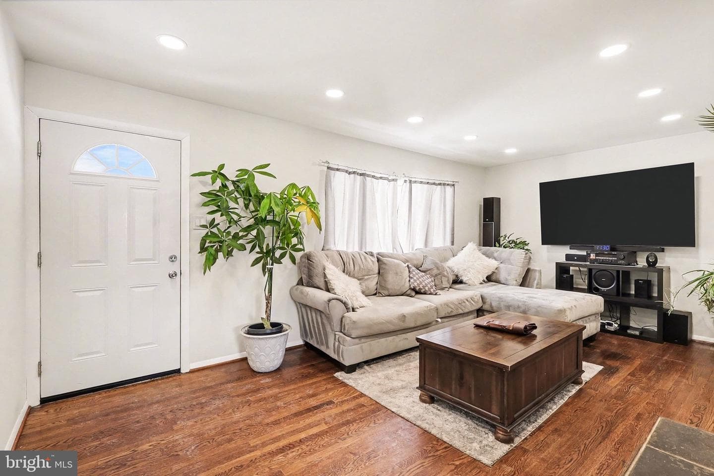7112 Dalhouse Street photo 2