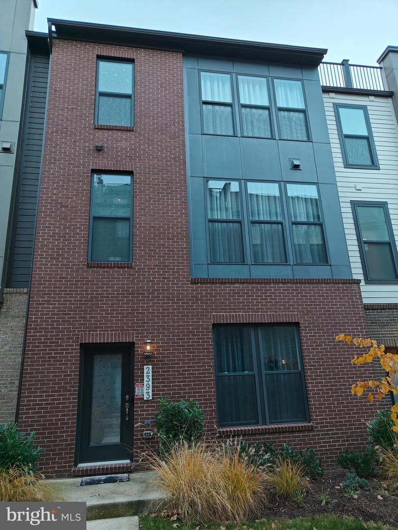 2393 Liberty Loop photo 1