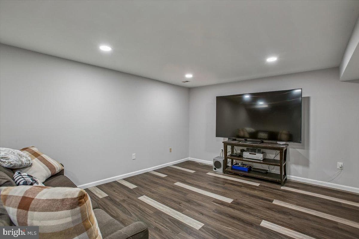 6916 Ruskin Street photo 35
