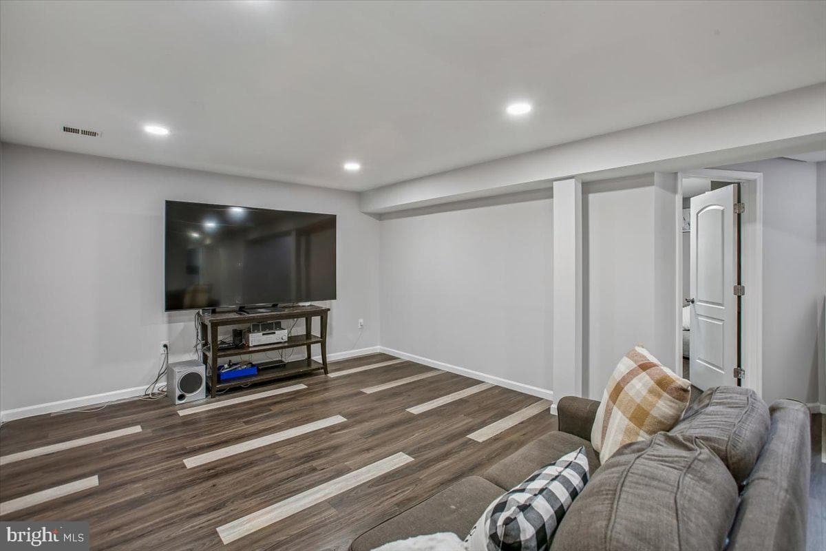 6916 Ruskin Street photo 36