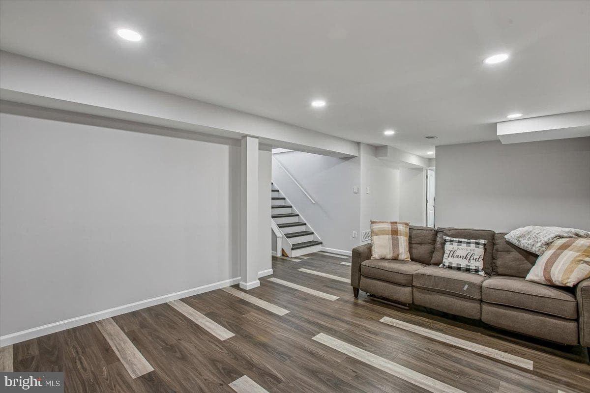 6916 Ruskin Street photo 37