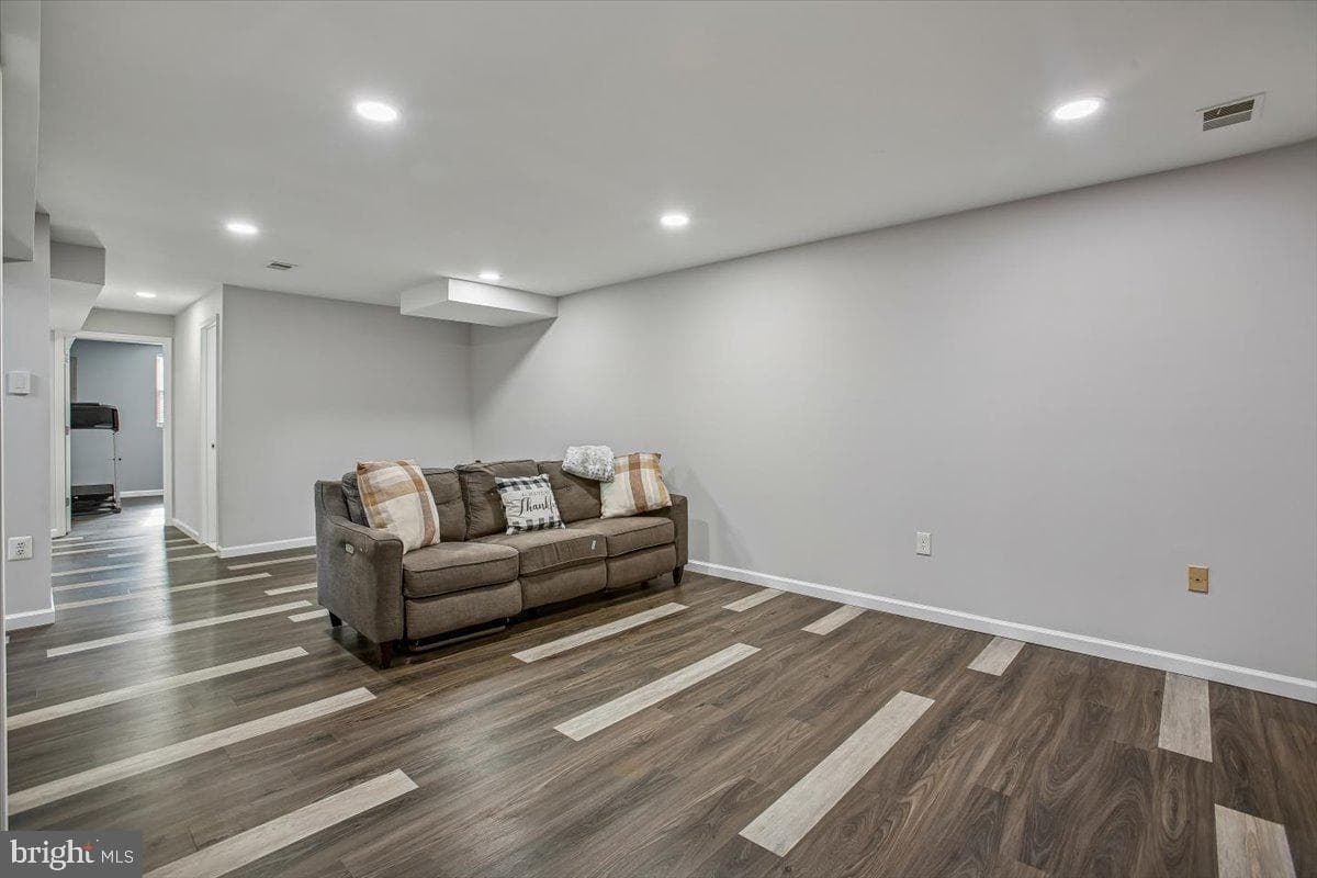6916 Ruskin Street photo 39