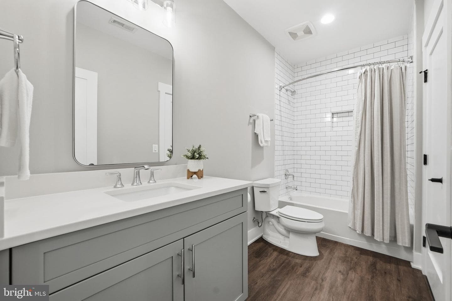 315 Charles Street SE photo 68