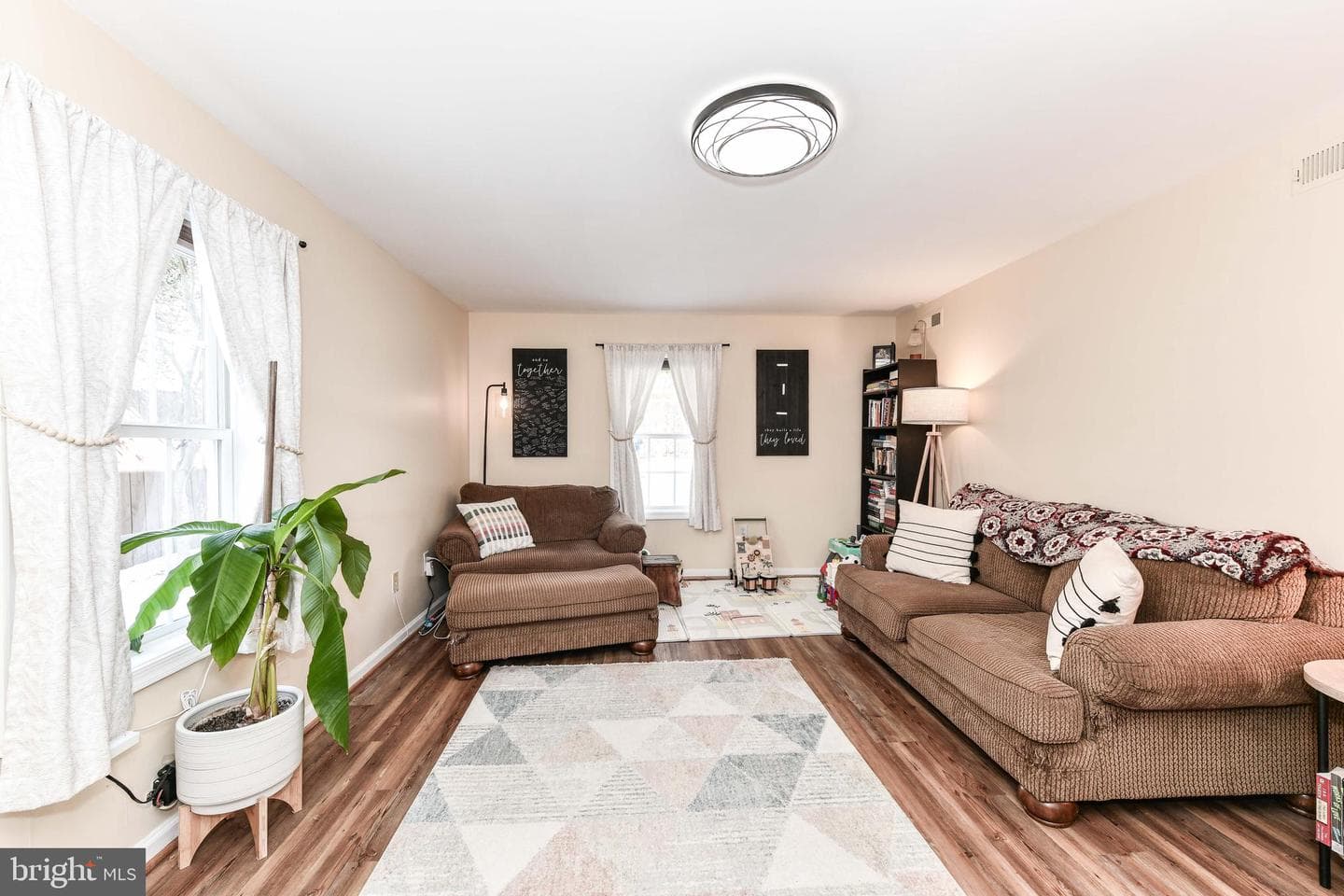 7518 Fairwood Lane photo 35
