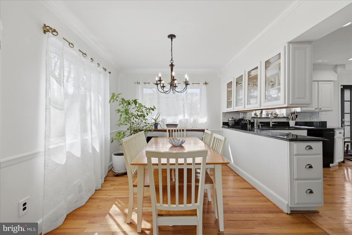 6020 Amherst Avenue photo 11