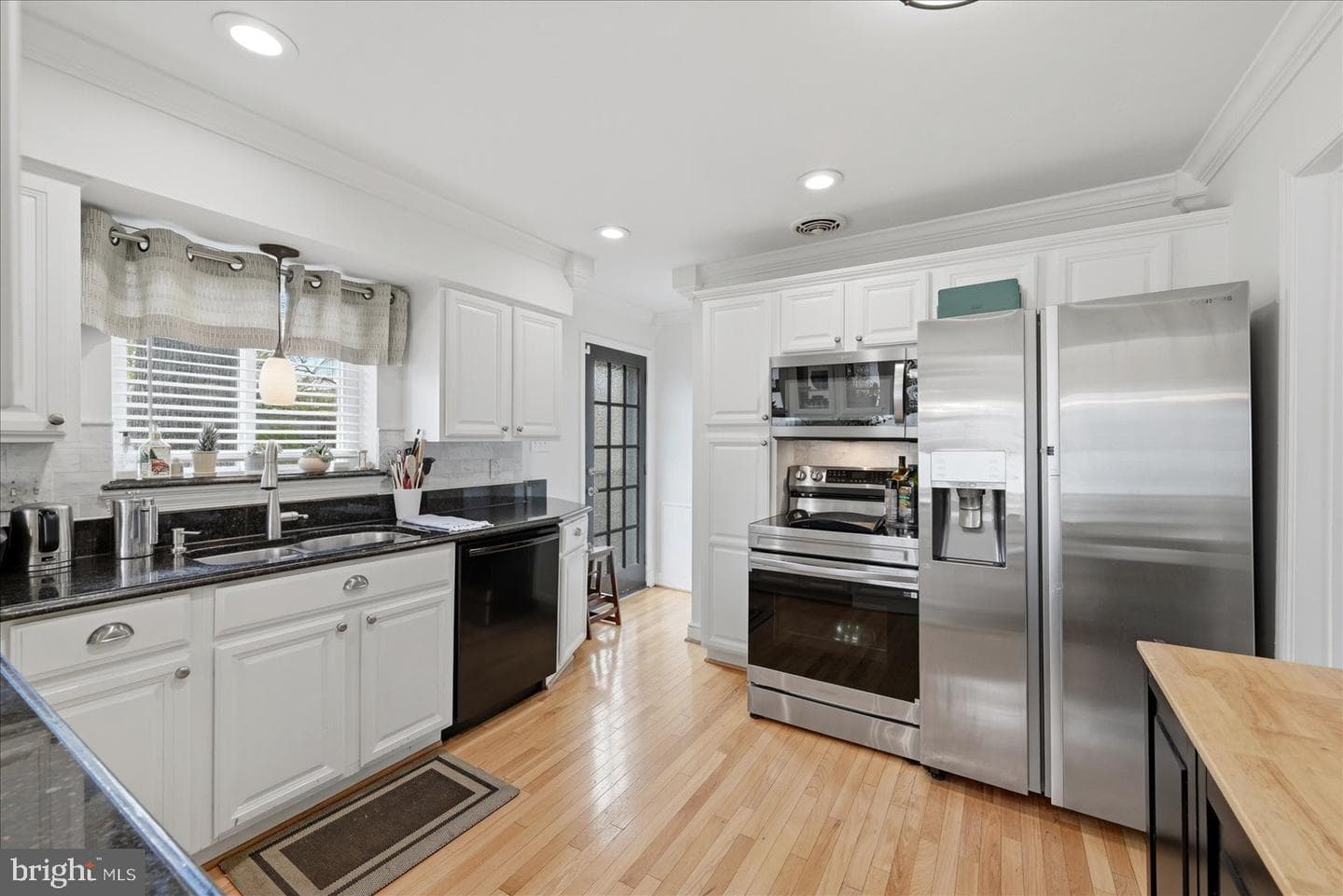 6020 Amherst Avenue photo 13
