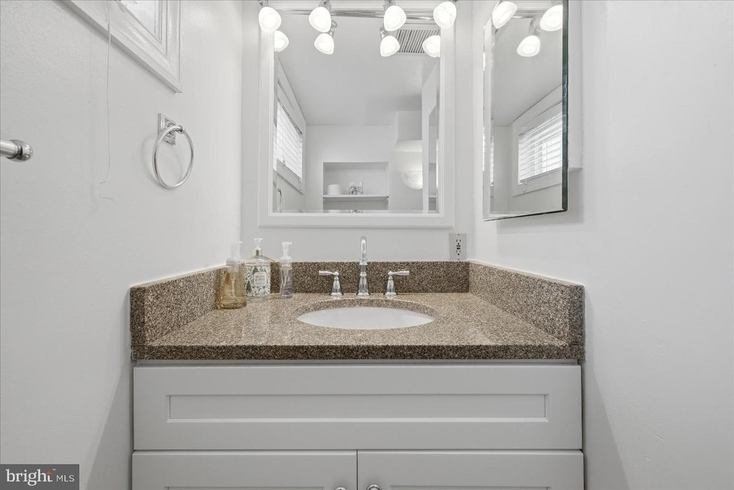 6020 Amherst Avenue photo 28