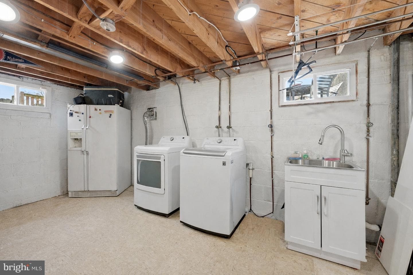6020 Amherst Avenue photo 34