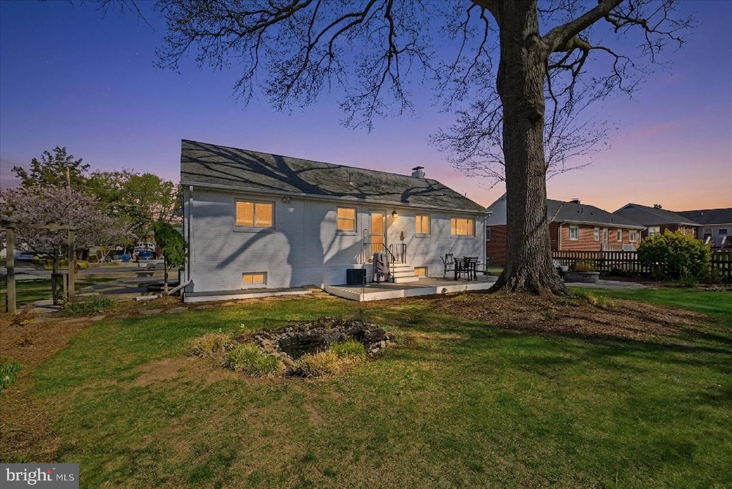 6020 Amherst Avenue photo 46