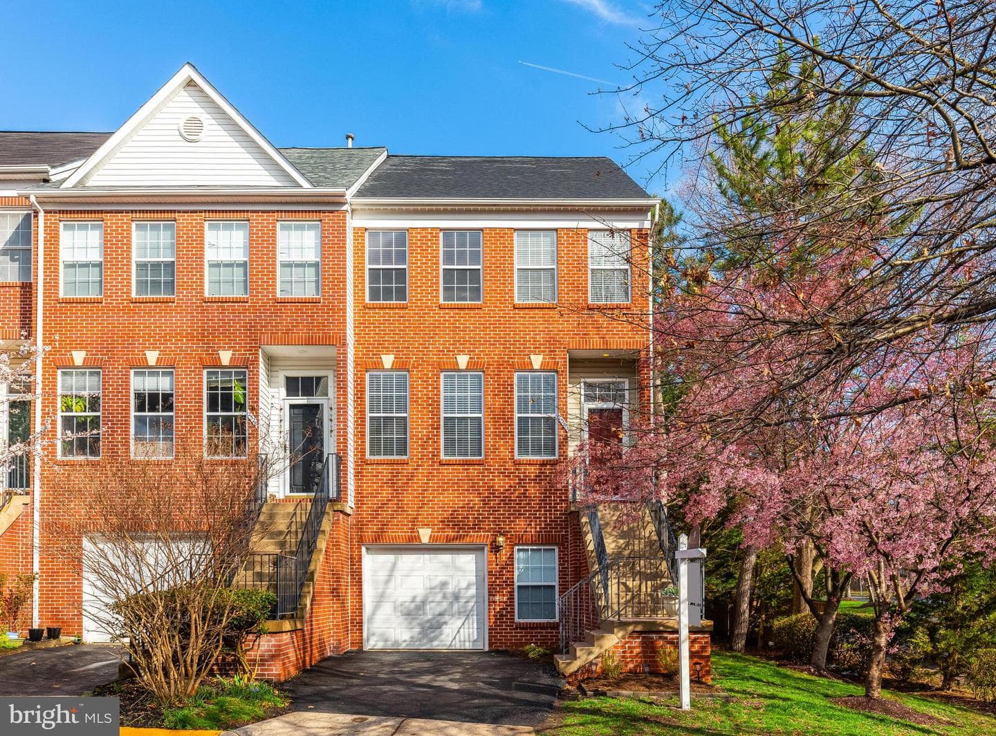 2526 James Monroe Circle