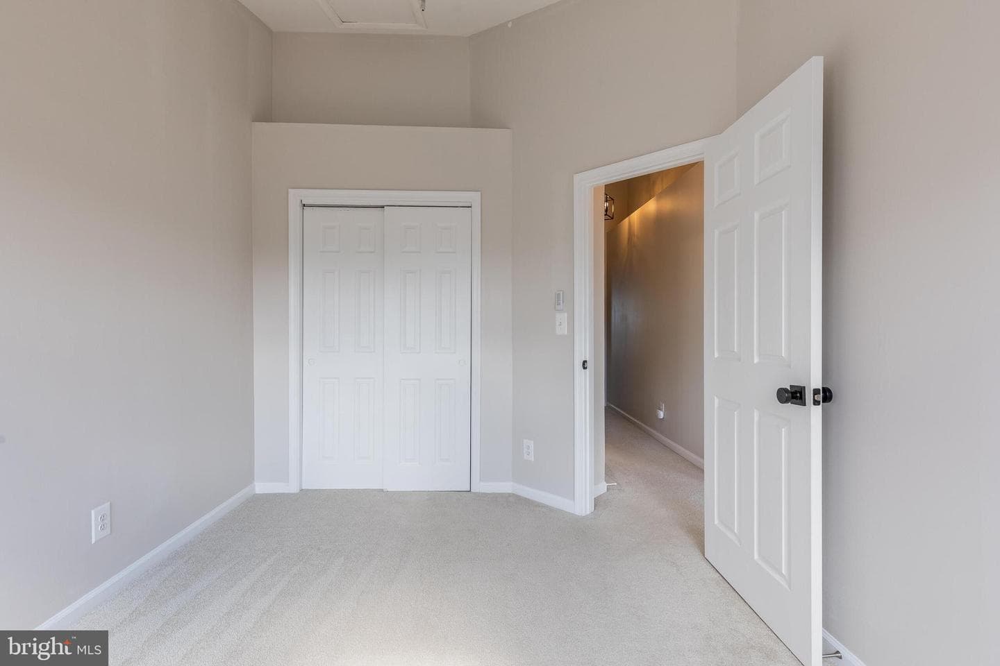 2526 James Monroe Circle photo 24