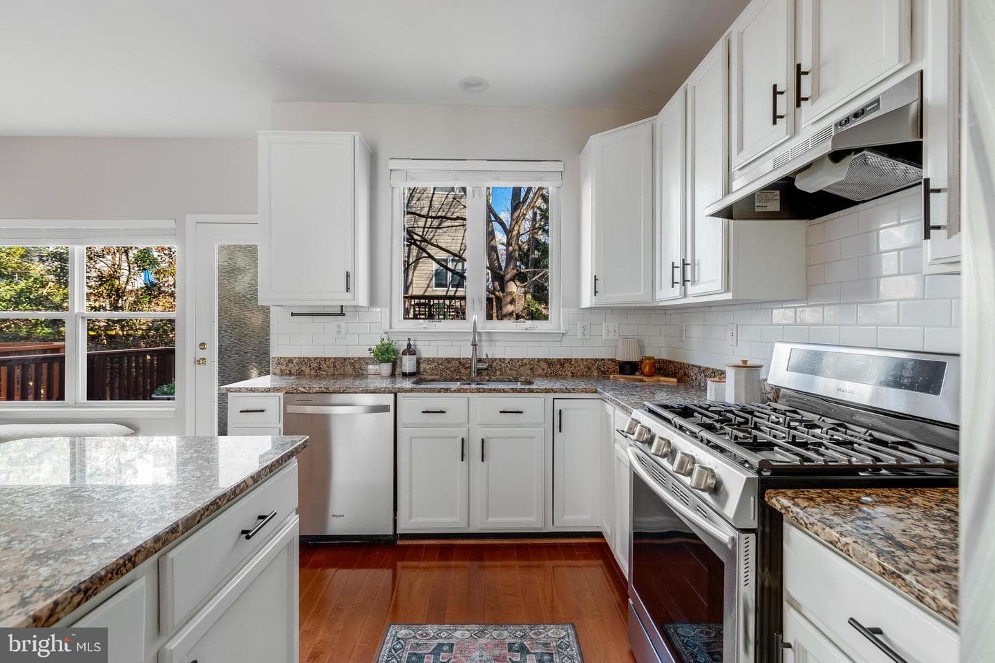 2526 James Monroe Circle photo 4