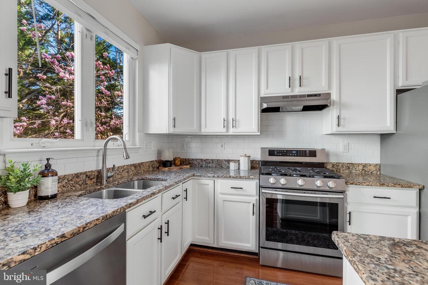 2526 James Monroe Circle photo 6