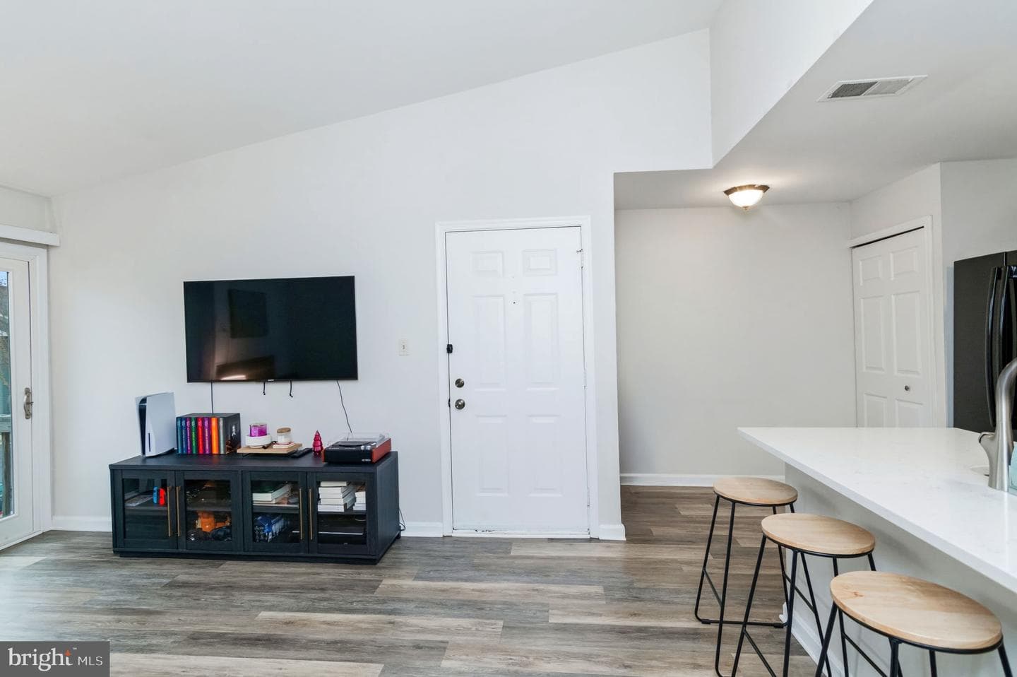 8610 Beekman Place #10d photo 3