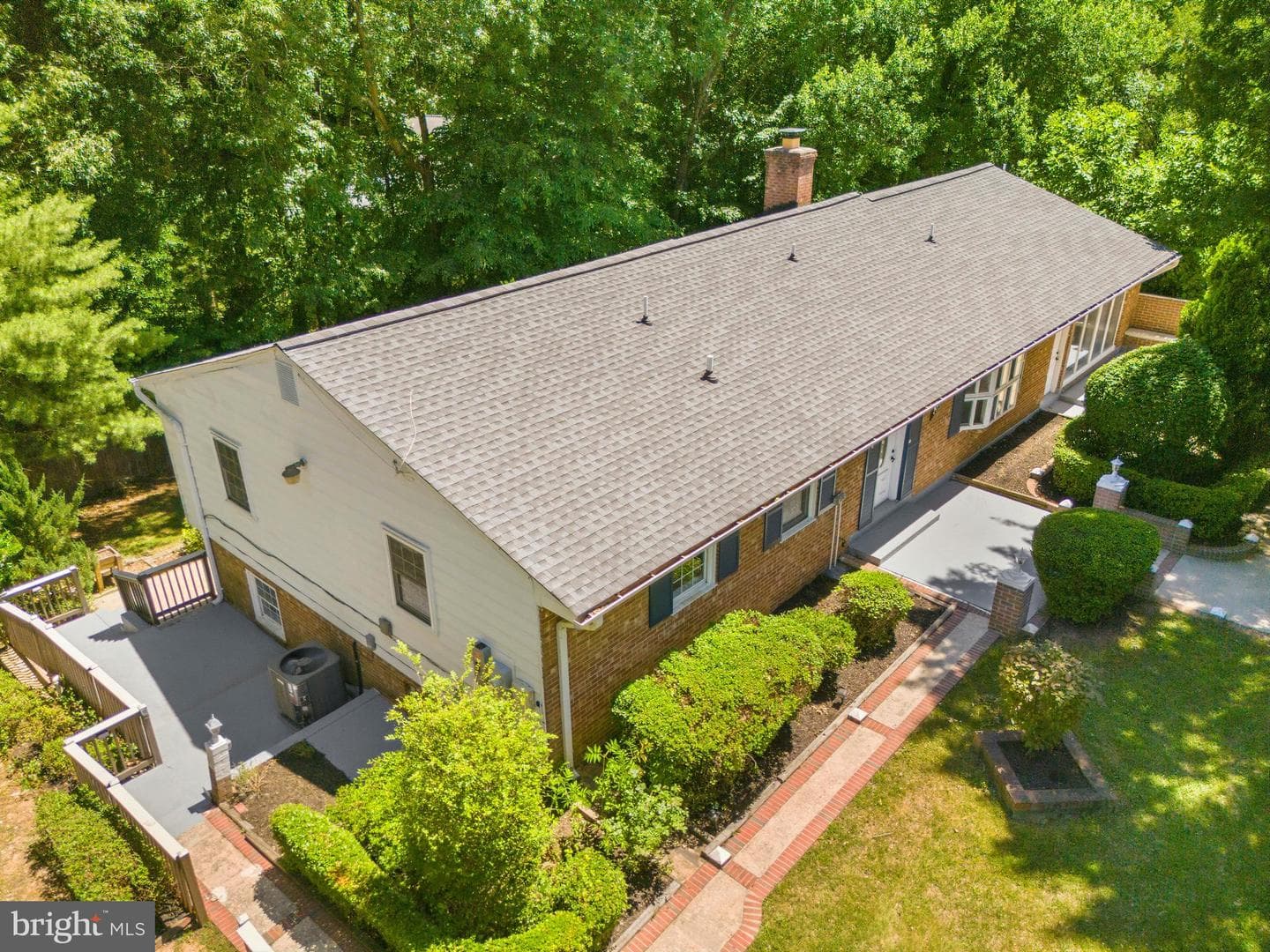 4915 Powell Road photo 2