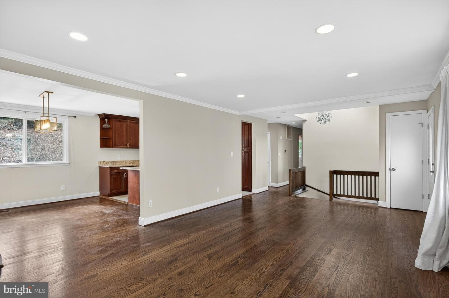 6351 Montrose Street photo 15