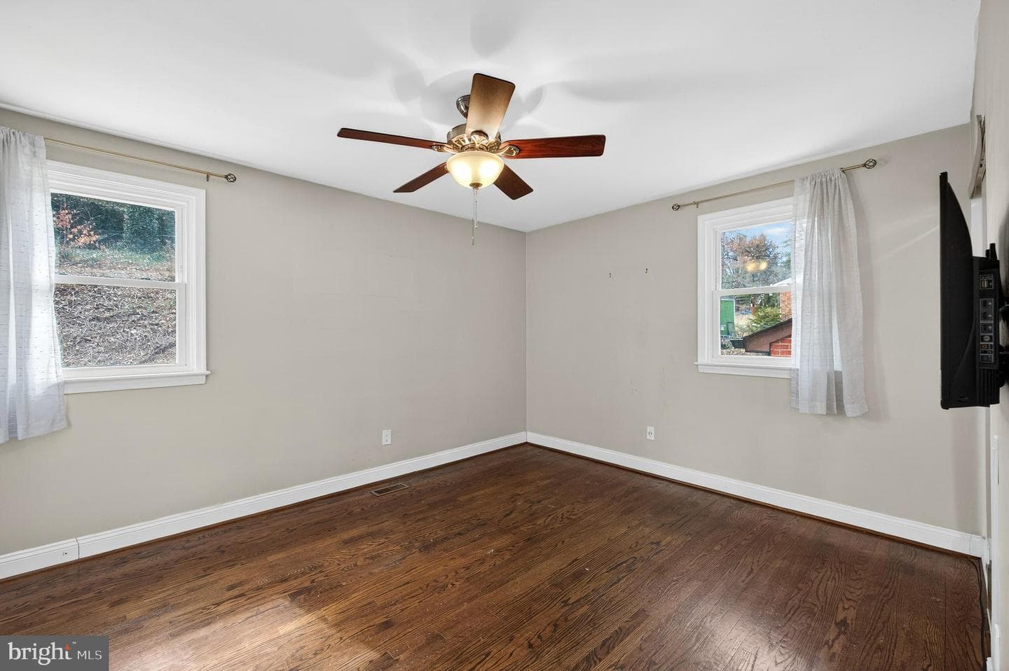 6351 Montrose Street photo 37