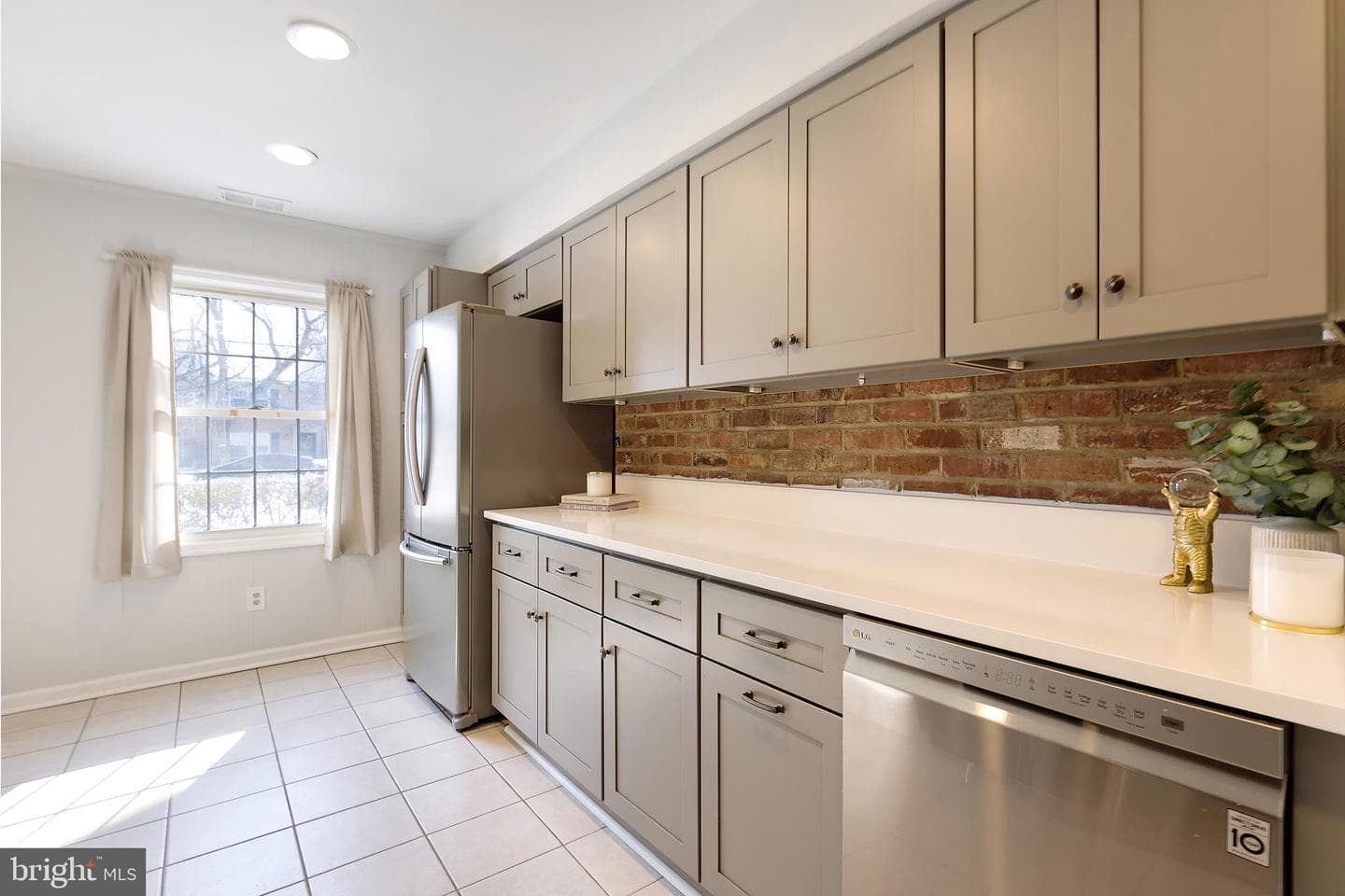 8218 Carrleigh Parkway #10 photo 8