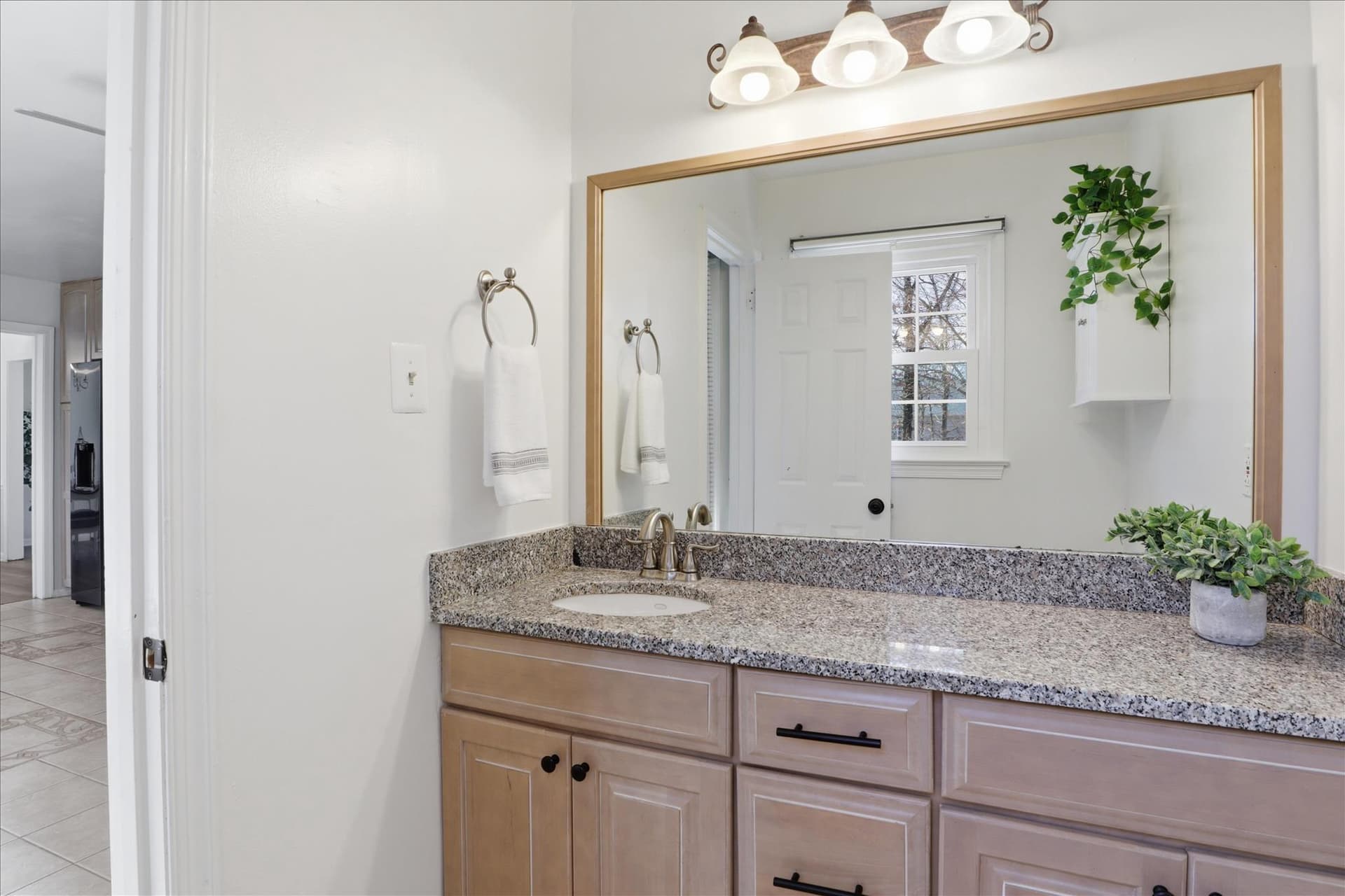 8109 Overton photo 16