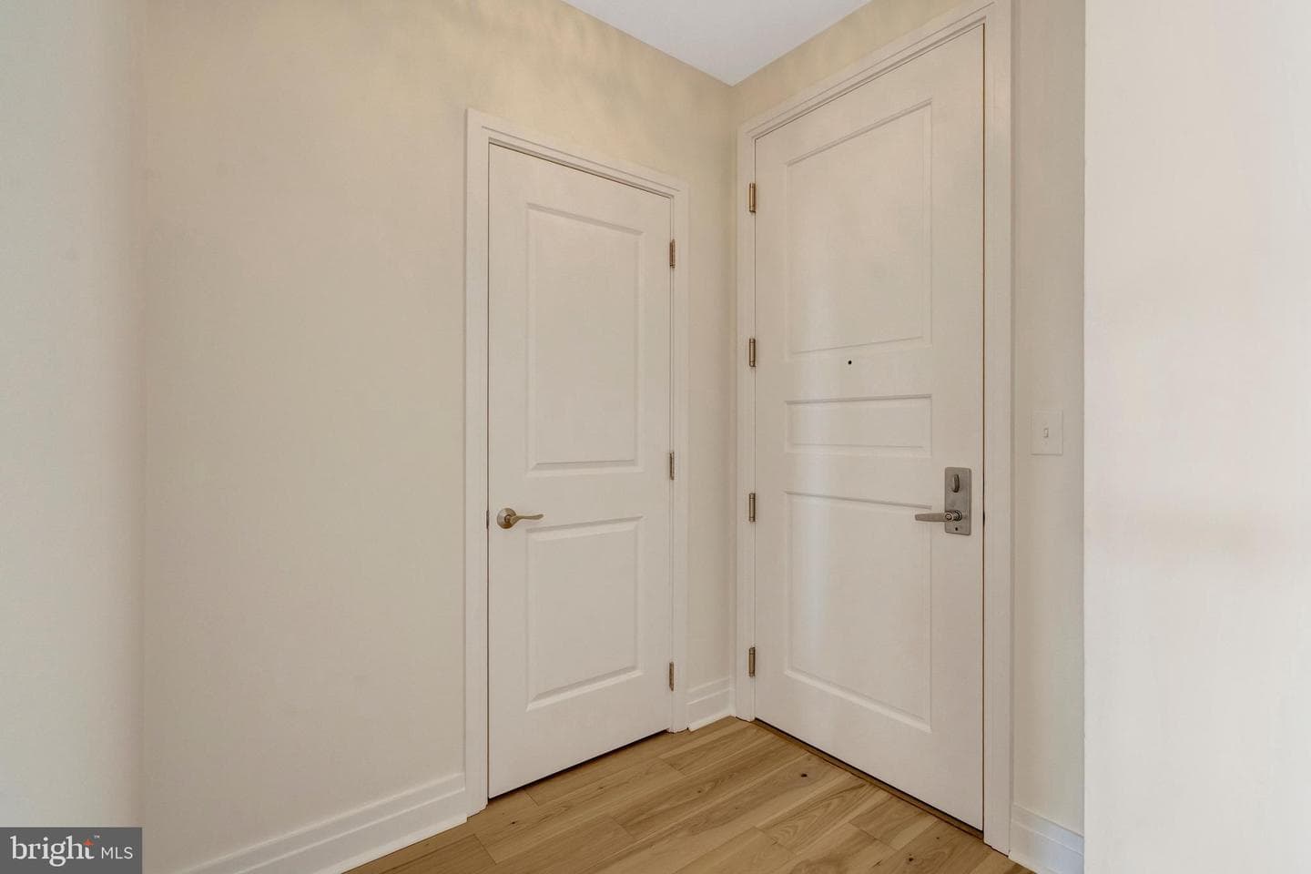 8220 Crestwood Heights Drive #812 photo 4