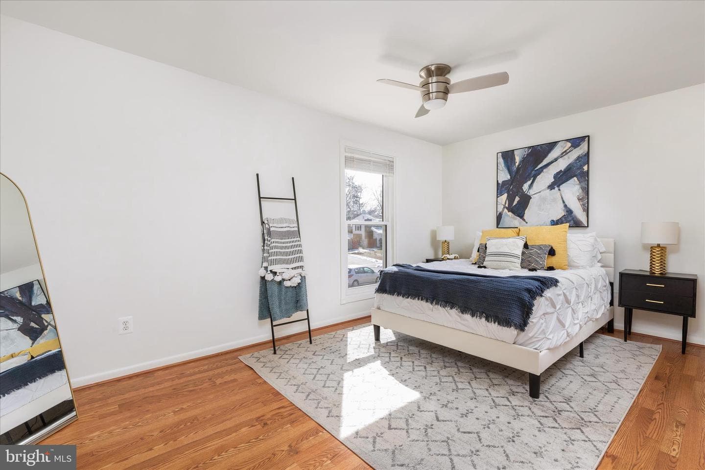 4104 Hamlin Avenue photo 10