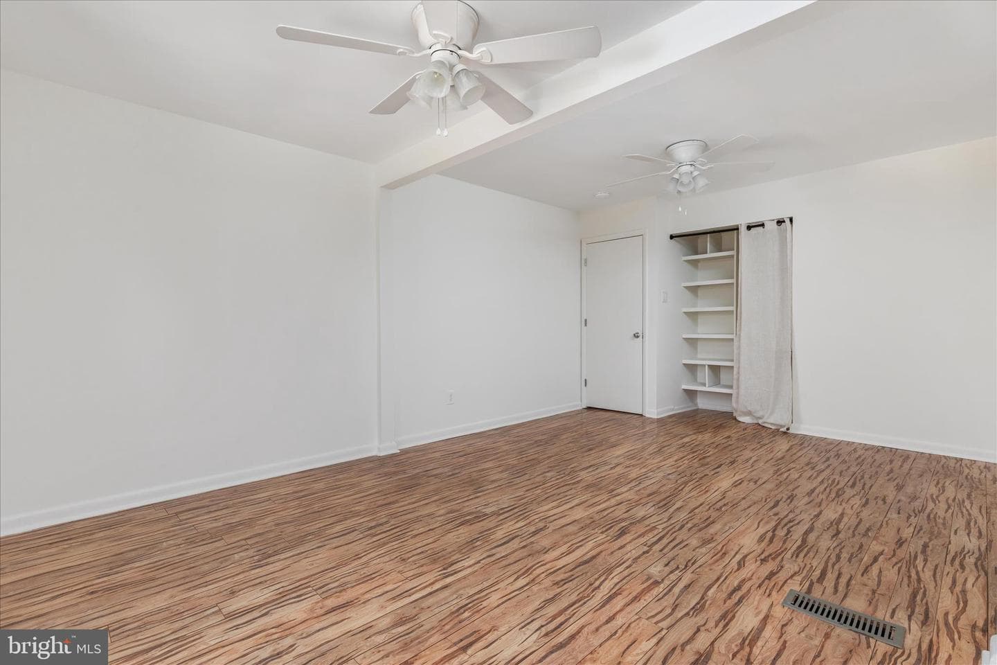 4104 Hamlin Avenue photo 13