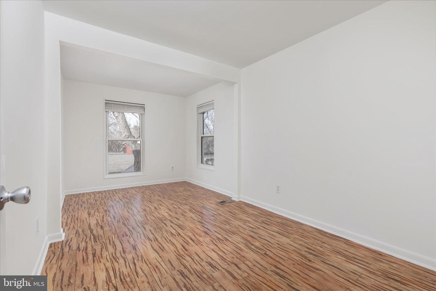 4104 Hamlin Avenue photo 14