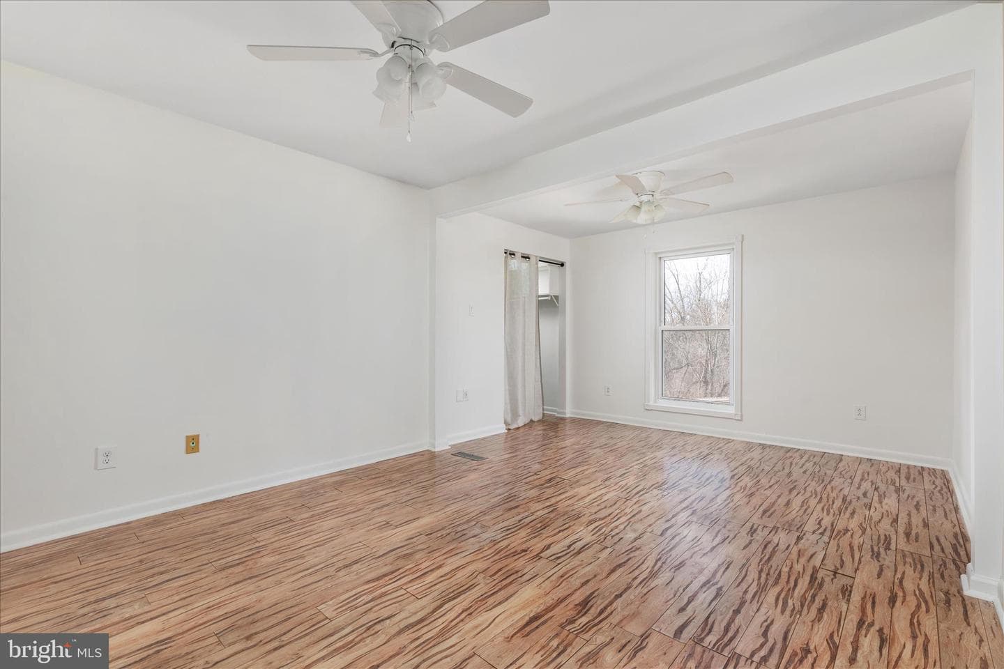 4104 Hamlin Avenue photo 15
