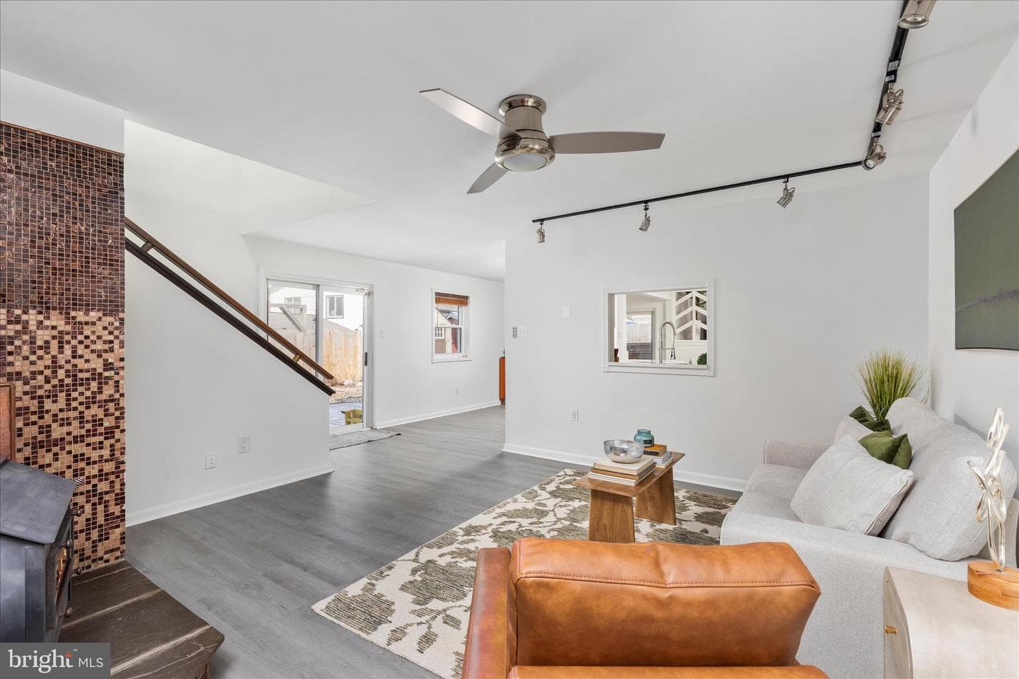 4104 Hamlin Avenue photo 24