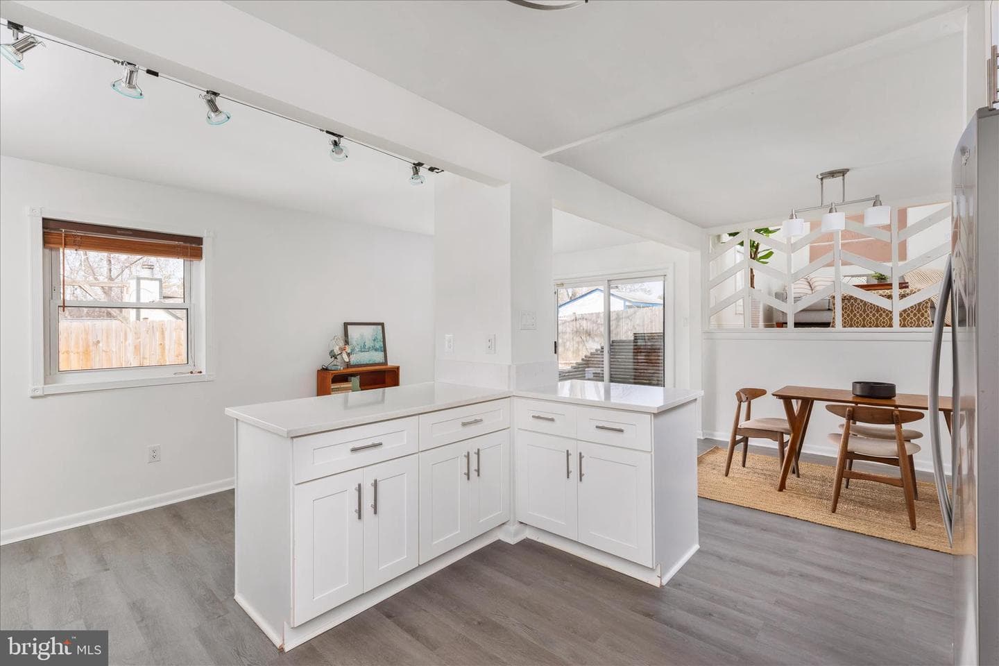 4104 Hamlin Avenue photo 27