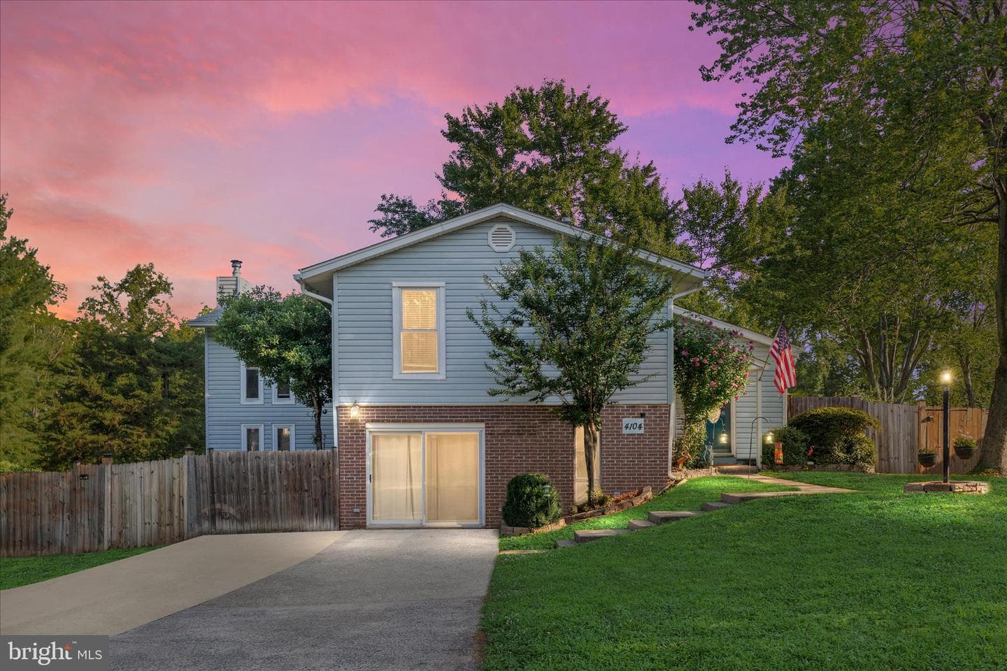 4104 Hamlin Avenue photo 3