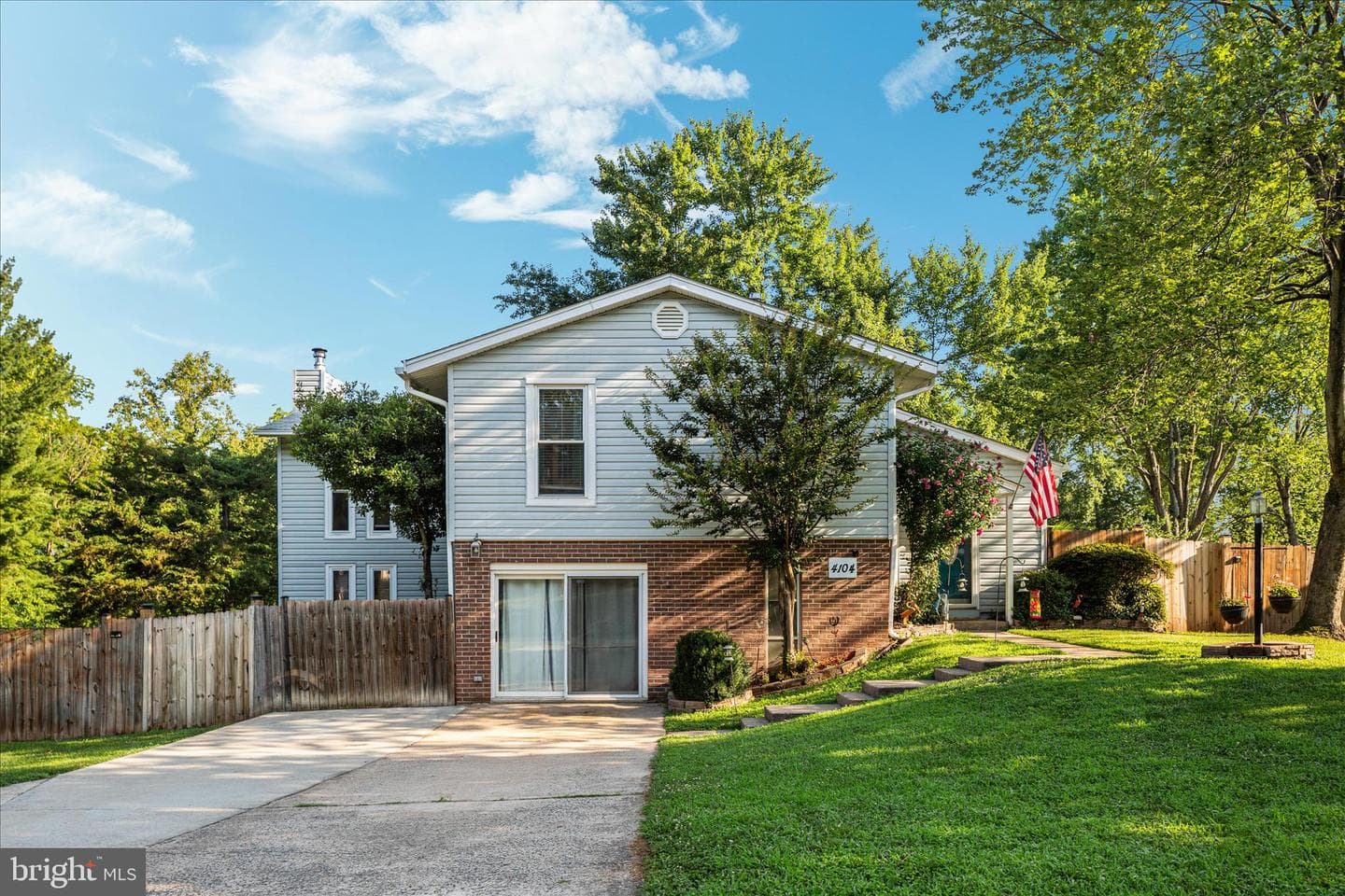 4104 Hamlin Avenue photo 4