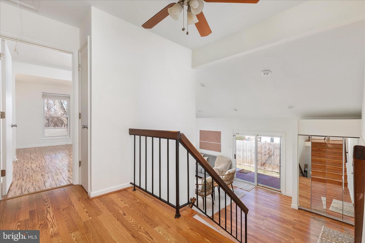 4104 Hamlin Avenue photo 9