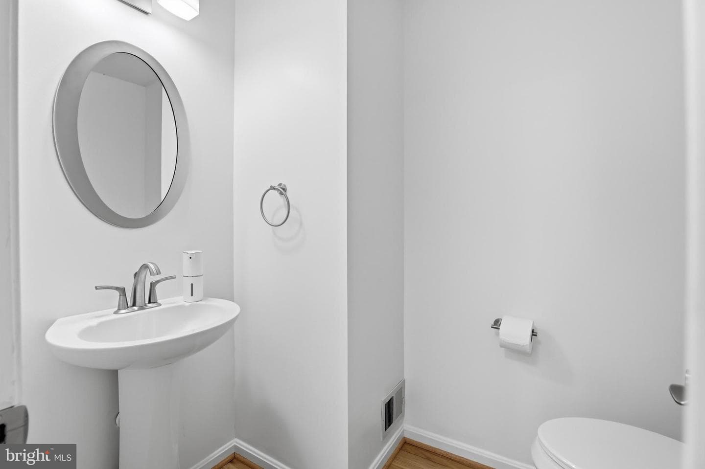 8027 Tanworth Court photo 13