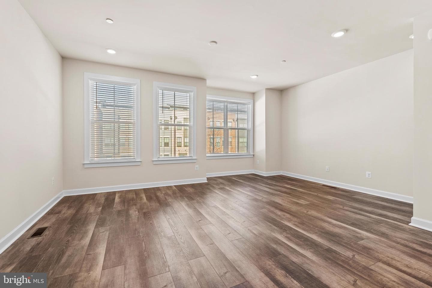 13039 Hattontown Square photo 18