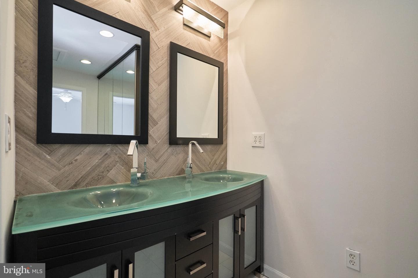 13715 Eastcliff Circle photo 16