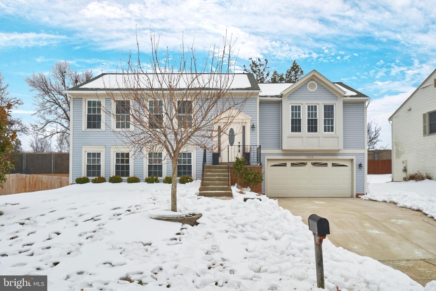13715 Eastcliff Circle photo 2