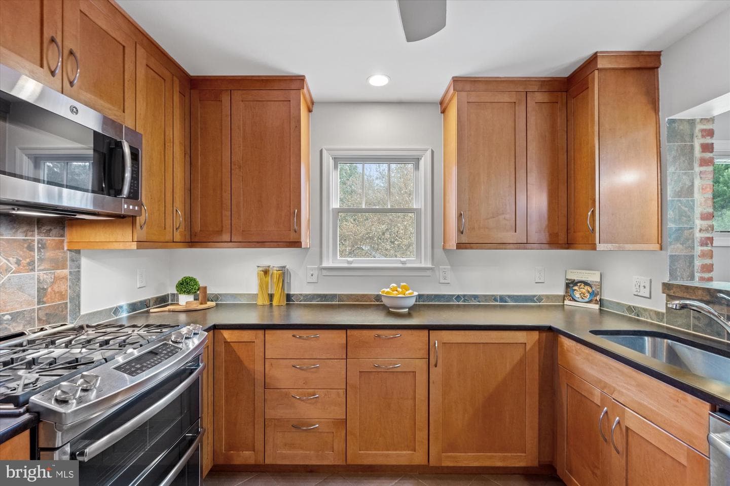 7912 Bainbridge Road photo 17