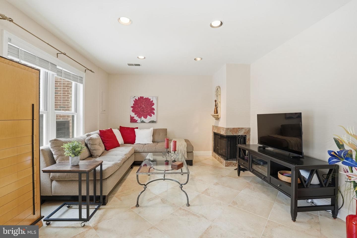 1566 Westmoreland Street photo 28