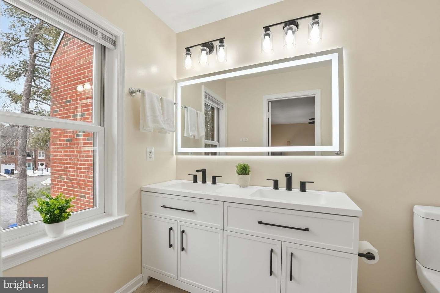 1566 Westmoreland Street photo 43