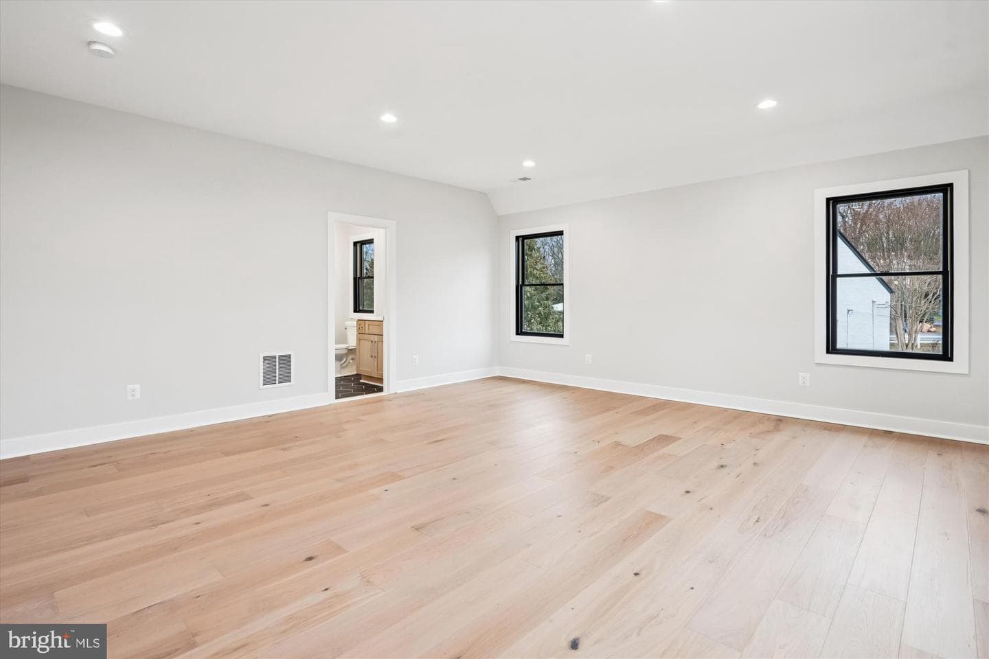 6707 Hallwood Avenue photo 68