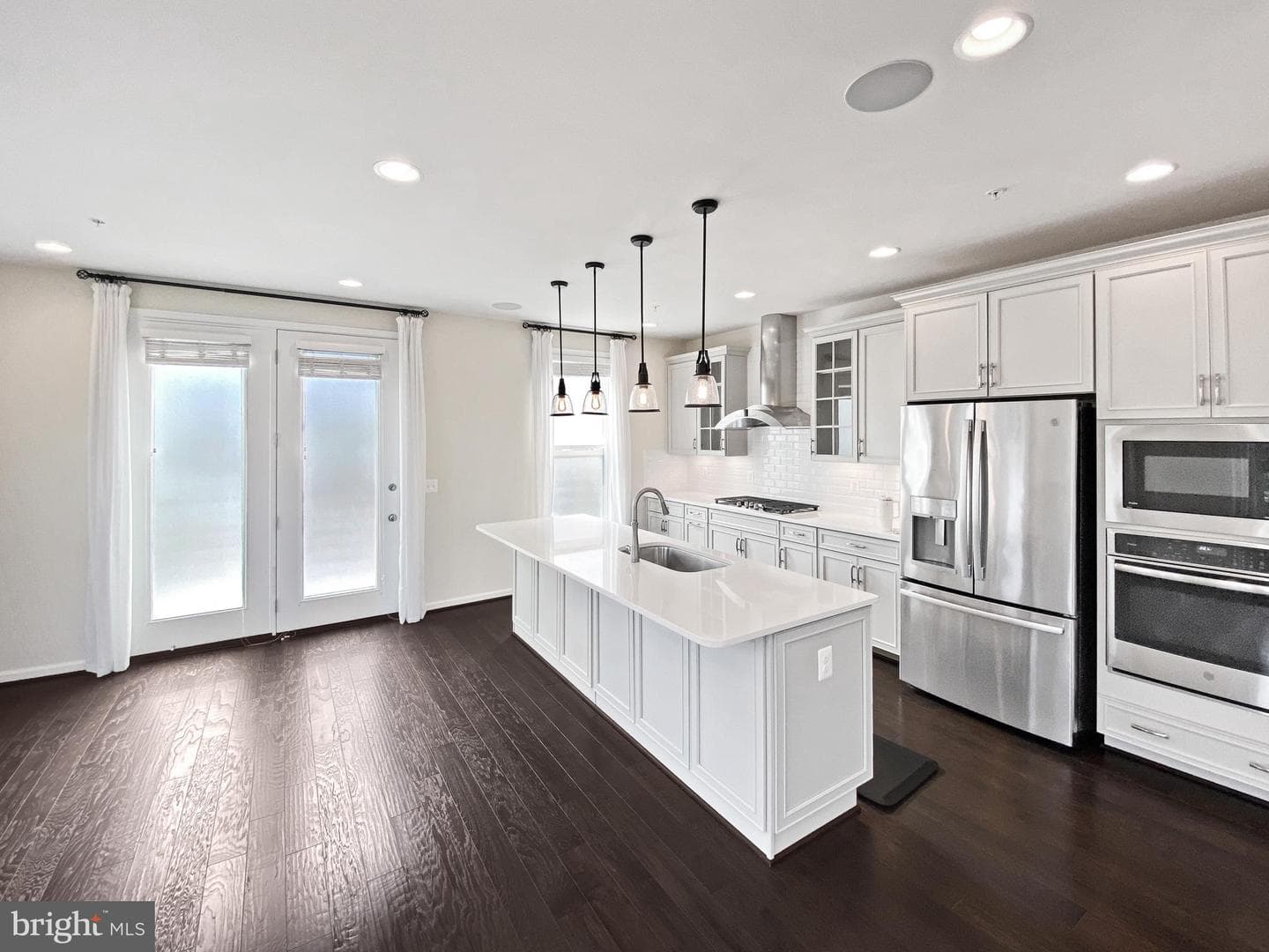 4967 Lakeside Crossing photo 2