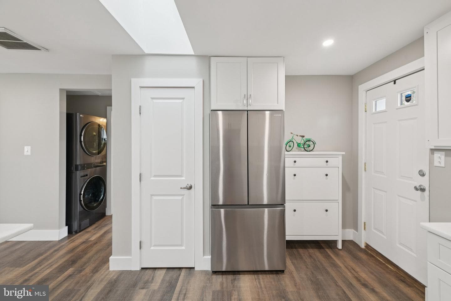 8422 Woodlawn Street photo 10