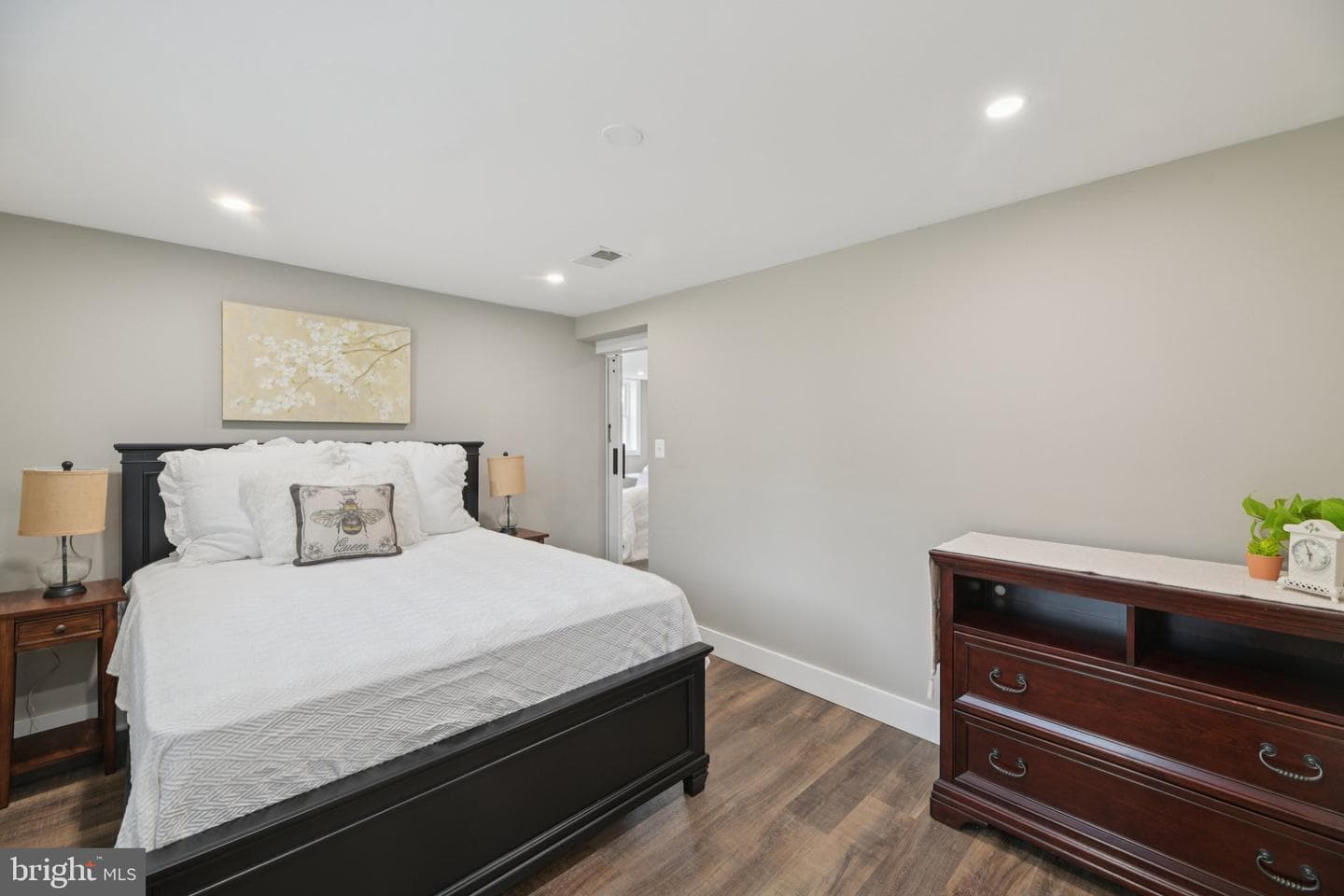 8422 Woodlawn Street photo 14
