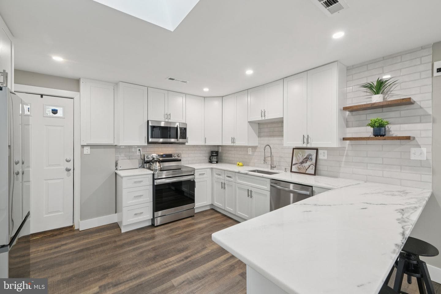 8422 Woodlawn Street photo 3