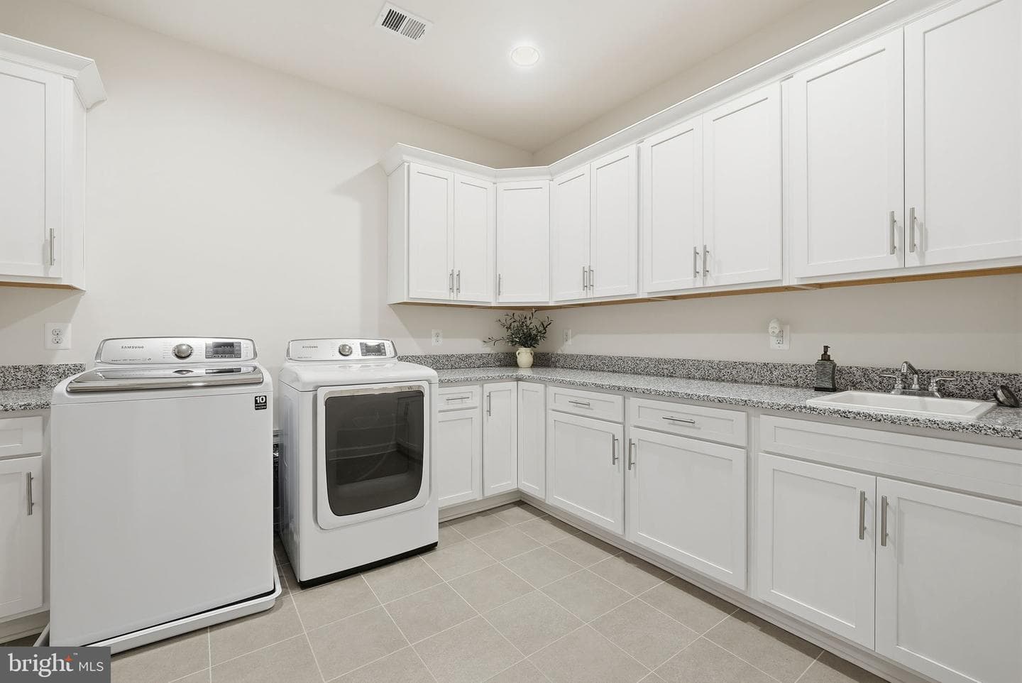 2867 Hill Road photo 50