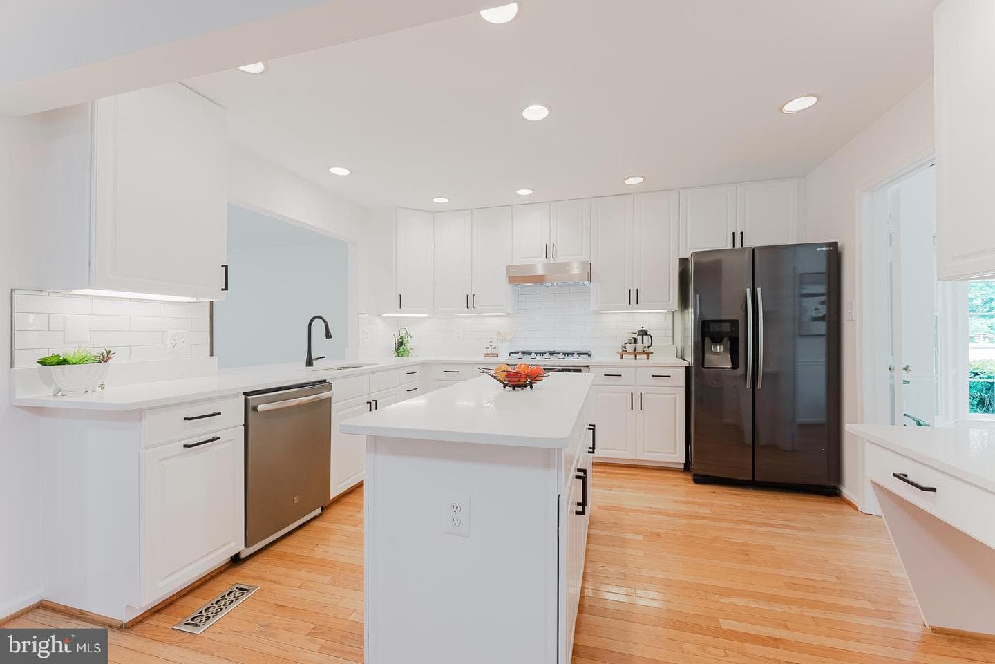 9505 Sailcloth Place photo 19